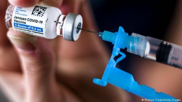 Diario HOY | Johnson & Johnson solicita en EEUU uso de emergencia de dosis de refuerzo
