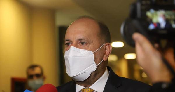 La Nación / No se pueden otorgar aumentos salariales sin tener en cuenta las recaudaciones, dice Salomón