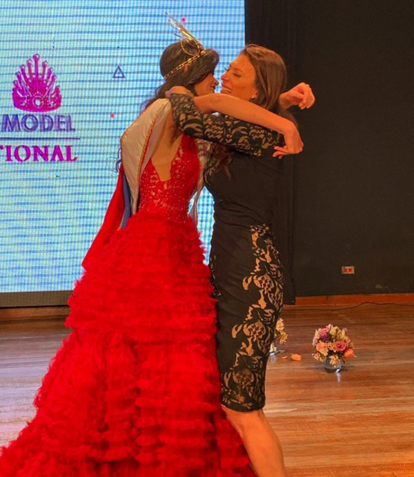 "Mamá de Paraguay", el título de Carina Daher durante el Miss Teen Model 2021 | OnLivePy