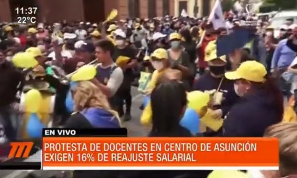 Continúa la manifestación docente en el centro de Asunción | Telefuturo