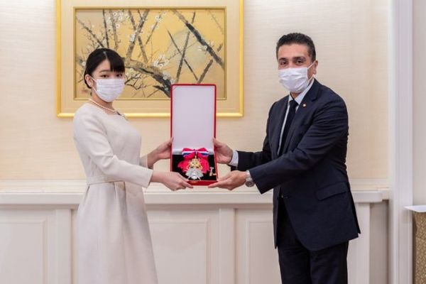 Paraguay condecoró al príncipe heredero Akishino y a la princesa Mako de Japón