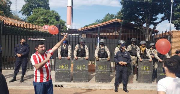 La Nación / Activista social que denunció hechos de corrupción del clan Lanzoni fue sobreseído por la Justicia