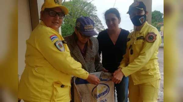 Abuela donó dos patos a bomberos en su colecta nacional