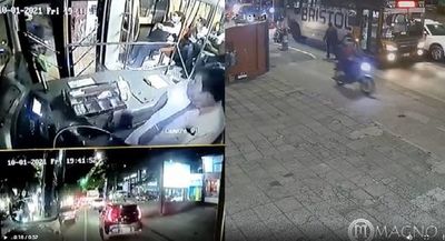 Así atacó un pasajero a un bus por no dejarlo subir en una parada prohibida - Nacionales - ABC Color