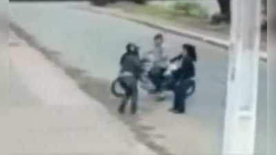 Motochorra macheteó a doña en brutal asalto