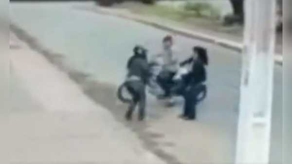Motochorra macheteó a doña en brutal asalto
