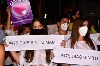 Manifestación a favor de madre que no ve a su hijo hace más de un año, pese a orden judicial - Nacionales - ABC Color