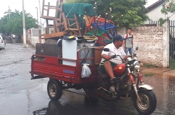 Crónica / RUBRO QUE CARGA CRISIS. Fleteros temen por suba