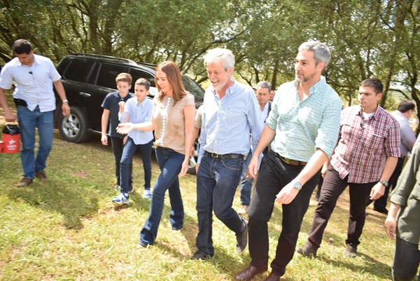 Visita sorpresiva de Mario Abdo Benitez en San Ignacio Misiones