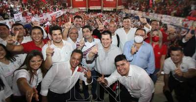 La Nación / Cartes invitó a ñembyenses a mirar los próximos 20 años de coloradismo
