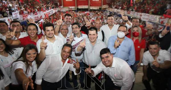 La Nación / Cartes invitó a ñembyenses a mirar los próximos 20 años de coloradismo