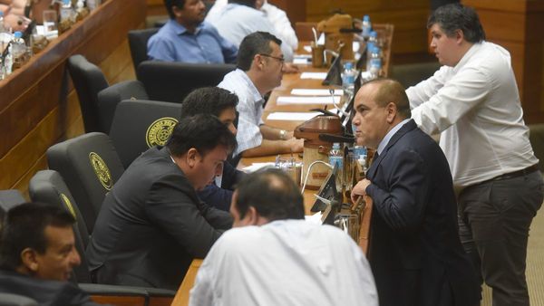 Aceptan veto y autoblindaje de legisladores va al archivo