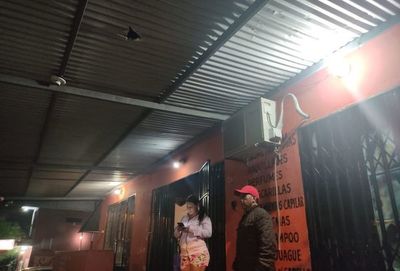 Dirigente colorado que trabaja para liberales denuncia agresión de una turba - Nacionales - ABC Color