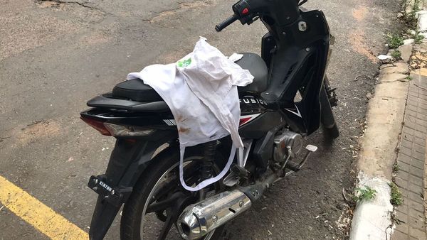 Joven asaltada forcejeó con motochorros y recuperó moto