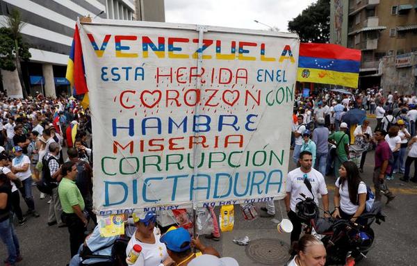 Régimen de Maduro: venezolanos en quiebra, desnutrición y migración forzada