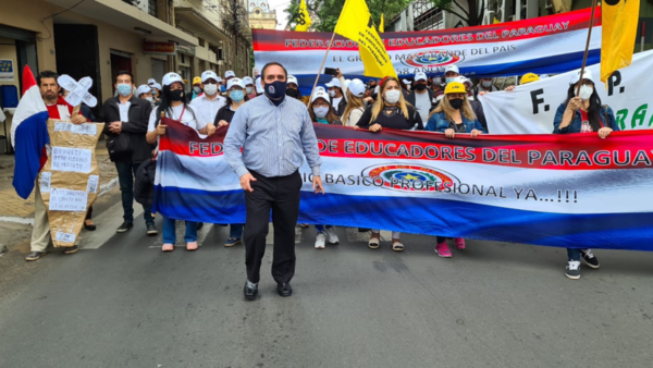Docentes se declararán en huelga indefinida - El Independiente