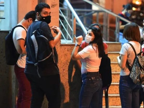 Covid-19: para biólogo, repunte de casos podría darse recién en otoño · Radio Monumental 1080 AM