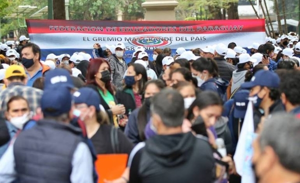 Diario HOY | “Vamos a tener que radicalizarnos”, anuncian docentes en reclamo de aumento