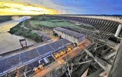 “Si Eletrobras paga la deuda sin intereses es porque hay algo a cambio de eso”, sostiene especialista del sector - Nacionales - ABC Color