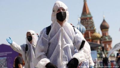 Rusia supera las 900 muertes diarias por covid-19