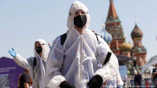 Rusia supera las 900 muertes diarias por covid-19