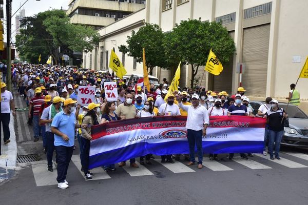 Médicos se suman a docentes y Piris amenaza con “atropellar” frente a Hacienda - Nacionales - ABC Color