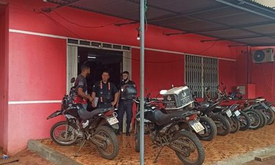 Hurtan motocicleta de taller