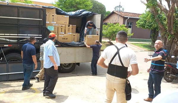 Máquinas de votación llegaron a Coronel Oviedo - Noticiero Paraguay