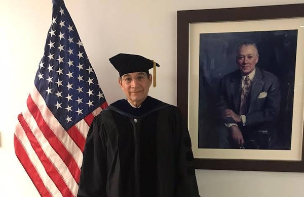 Diario HOY | Universidad George Washington entrega galardón a Martín Burt