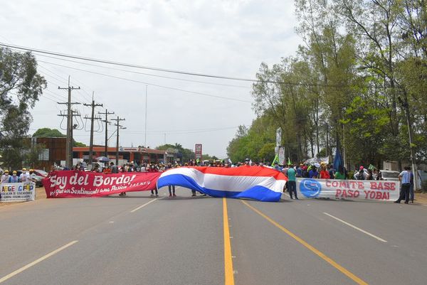 Con peña y cierre de ruta, docentes continúan manifestandose en Villarrica - Nacionales - ABC Color
