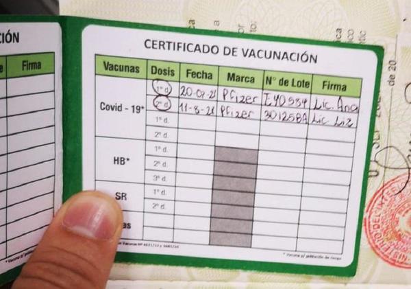 Intentan viajar al exterior con tarjeta de vacunación falsa – Prensa 5