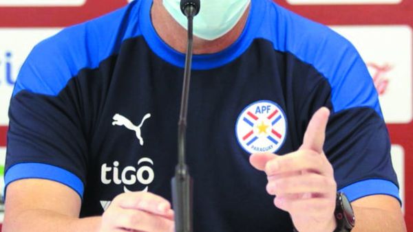Quiere evitar los pases al "akãrasy" de Messi