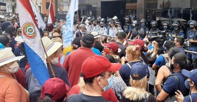 Continúa la huelga de docentes, no hubo acuerdo con las autoridades - Noticiero Paraguay