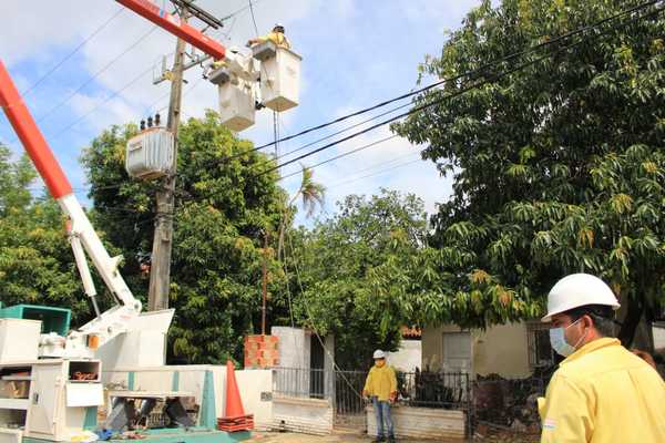 Instalarán 7.000 nuevos transformadores de la ANDE por G.350.000 millones - ADN Digital