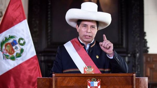 Presidente peruano Pedro Castillo anuncia la renuncia de su gabinete