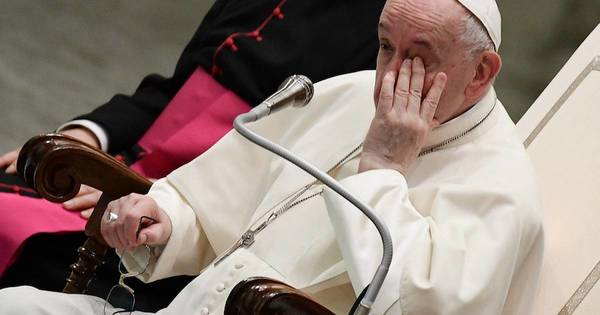 La Nación / Papa, avergonzado; Macron pide “verdad y reparación”
