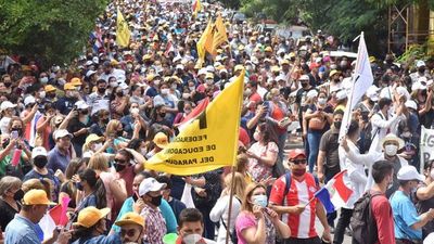 Sin acuerdo, docentes siguen con paro