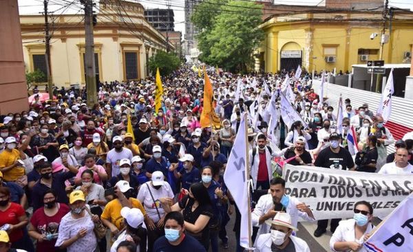 Reajuste salarial: gremios rechazan planteamiento de Hacienda de dar el 16% solo a un sector docente