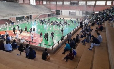 Adultos y adolescentes reciben segunda dosis hoy y mañana