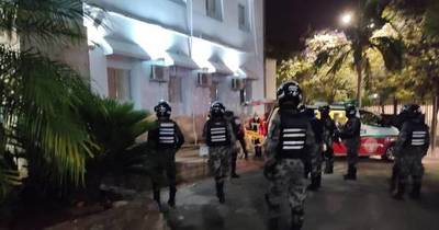 La Nación / Disparan a un agente lince durante asalto en Areguá