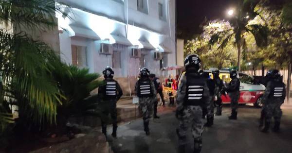 La Nación / Disparan a un agente lince durante asalto en Areguá