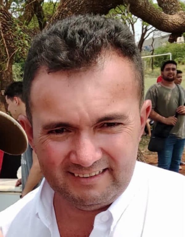 "Docentes de nuevo amenazan con el voto castigo a Marcial Lezcano"