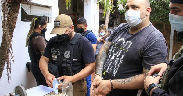 La Nación / Detienen a cantante condenado por violencia familiar a raíz de tráfico de drogas
