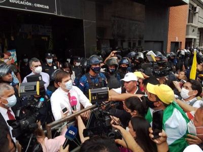 Docentes no aceptan propuesta de reajuste salarial del 11%