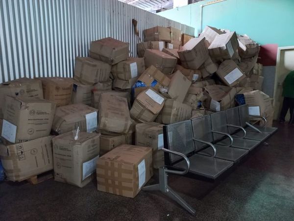 Nenecho recibió insumos de Salud, pero los dejó tirados en el piso - Nacionales - ABC Color