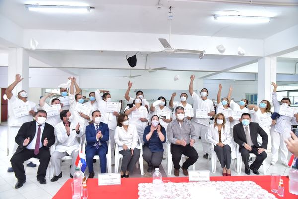 SINAFOCAL entregó certificados a funcionarios de la sección de Cocina del IPS - El Trueno