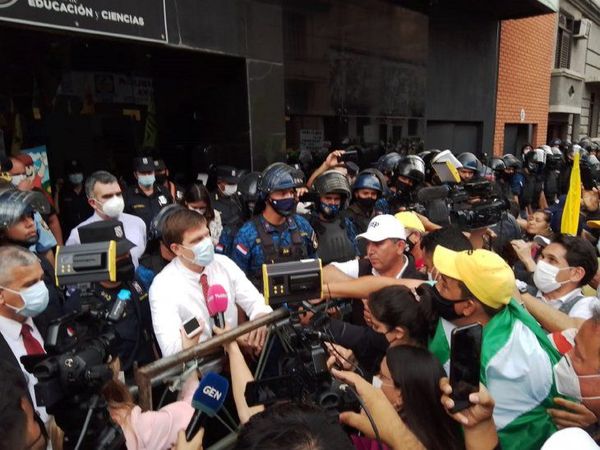 Docentes no aceptan propuesta del Gobierno y seguirán movilizados