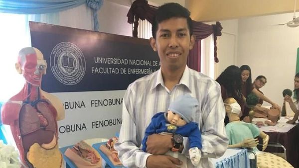 Joven indígena egresado de Enfermería aspira a la investigación