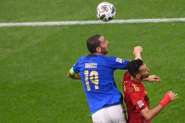 Diario HOY | Bonucci pide disculpas por la expulsión ante España