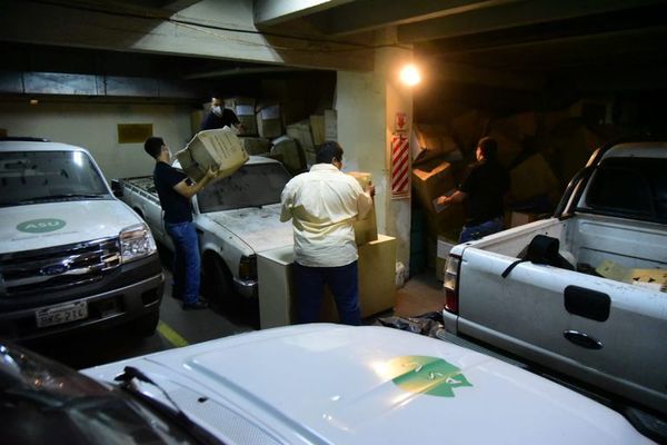 Insumos médicos tirados: esta fue la “explicación” de la Municipalidad - Nacionales - ABC Color